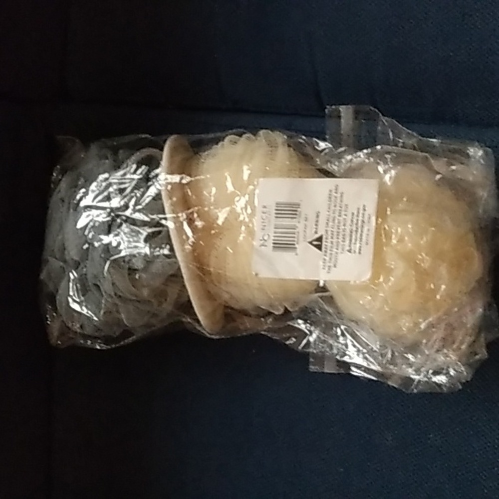 4 new loofah style bath aids